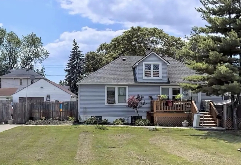 Lincoln Park House: 987 Montie Road