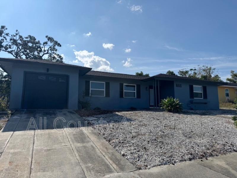 Spring Hill House: 7154 Holiday Drive