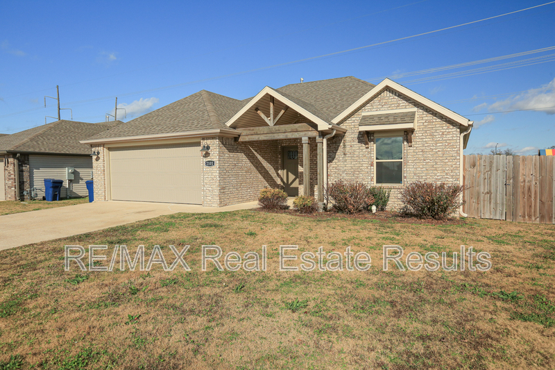 Siloam Springs House: 2101 E. Endura Park Drive