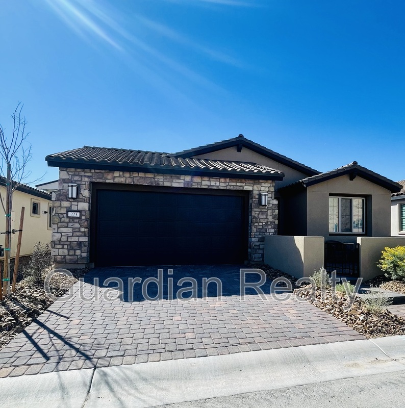 Henderson House: 223 Sun Glaze Ave