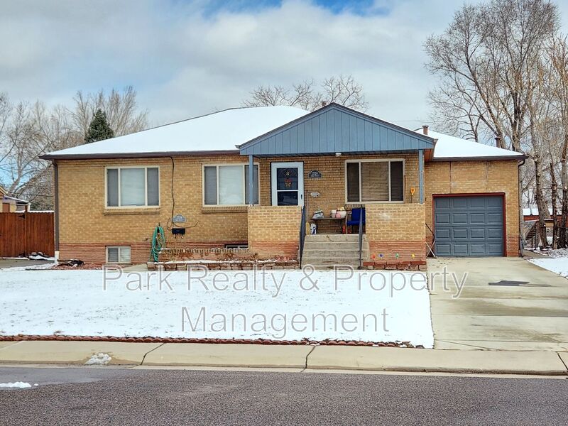 Wheat Ridge House: 2718 Ames St