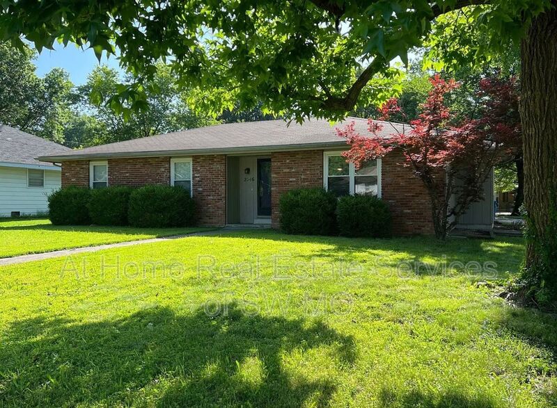 Springfield House: 2546 S McCann Ave