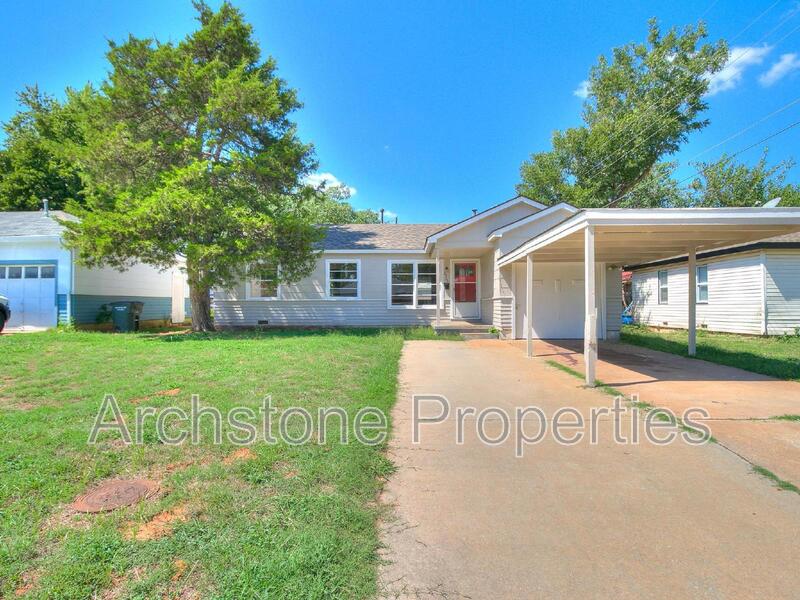 Del City House: 2305 Mustang St