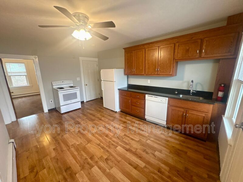 Lincoln Condo: 70 Bouvier Ave