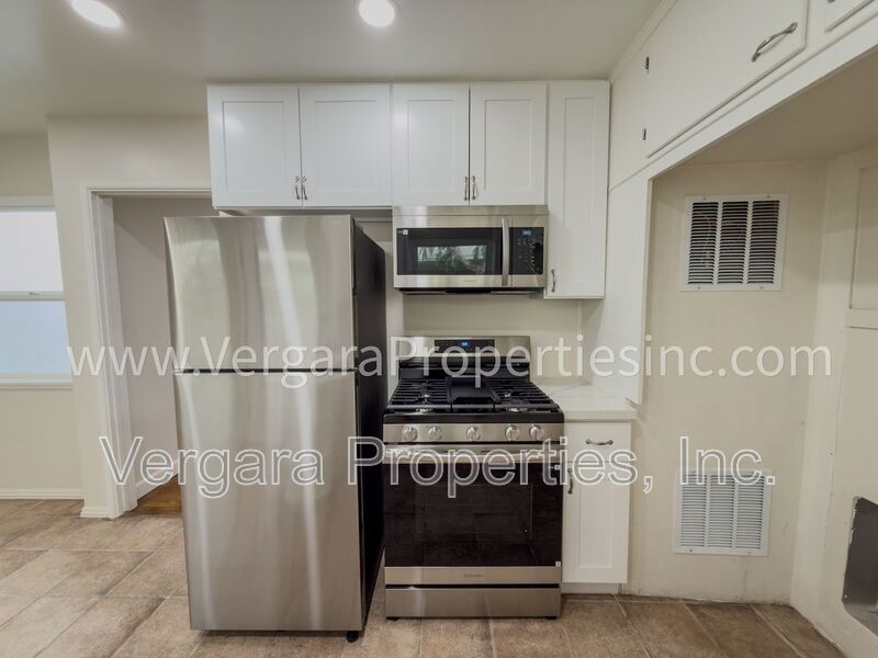 Torrance Condo: 611 Amapola Ave.