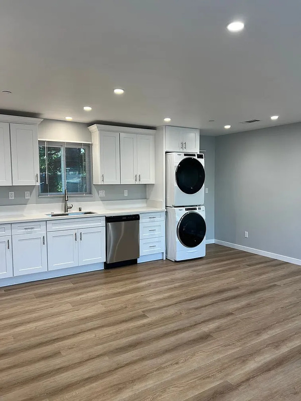 Long Beach House: 2205 Conquista Ave