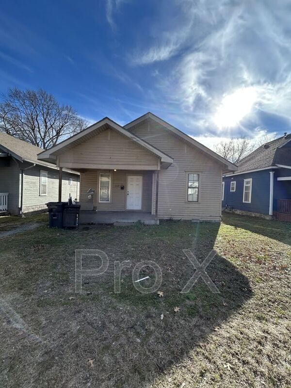 Pittsburg House: 117 W Monroe