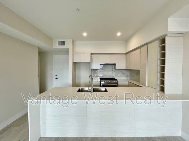 Kelowna Condo: 410-1925 Enterprise Way