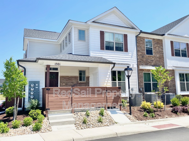 Carrollton House: 1501 Kathy Ann Way E