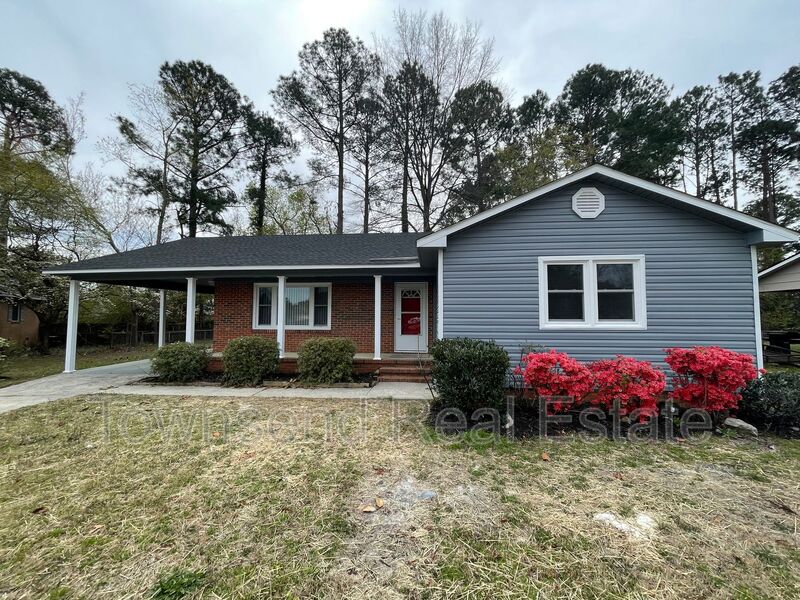 Fayetteville House: 1017 Xavier Dr.