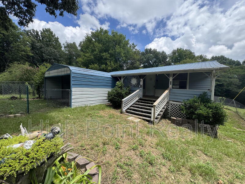 Oakman House: 81 Blackwell Lane