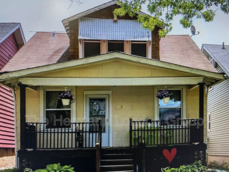 Saint Louis House: 4424 Dewey Avenue