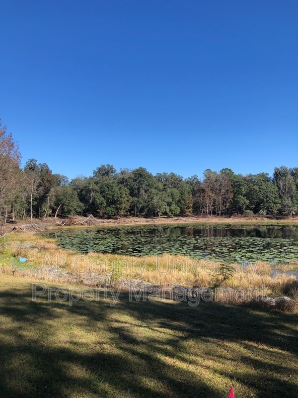 Hawthorne House: 23707 SE Hawthorne Road