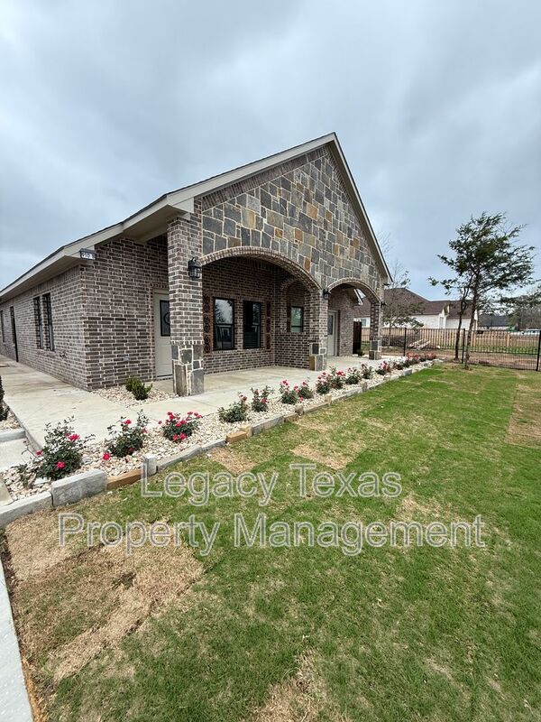 Cleburne House: 910 Fuller Unit B