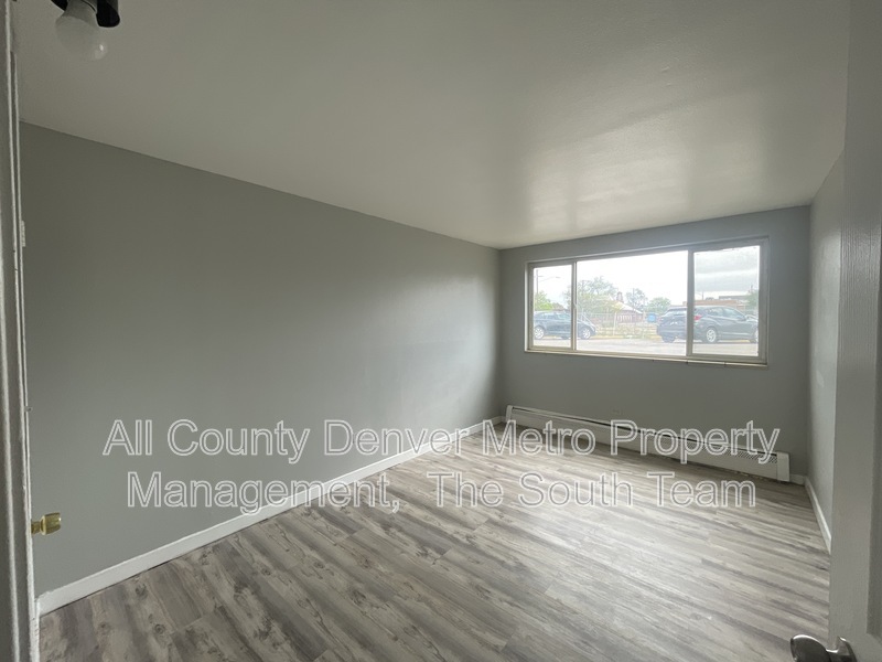 Aurora Condo: 1590 Clinton St