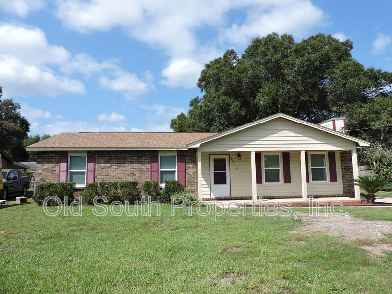 Pensacola House: 6611 Bellview Pines Pl