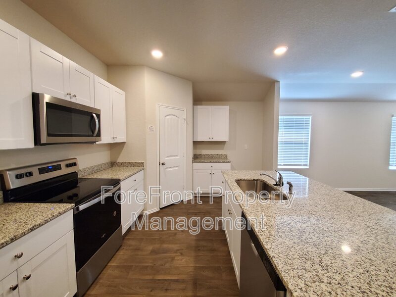 829 Bahia Place  TX 78155 - Photo 4