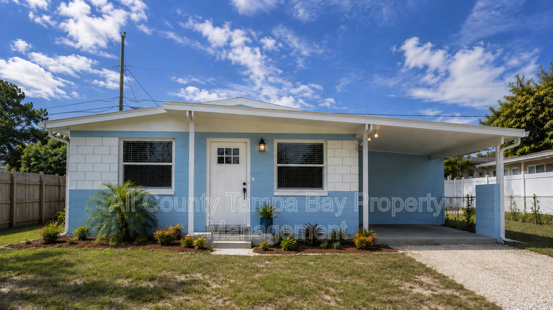 Tampa House: 6021 W Hanna