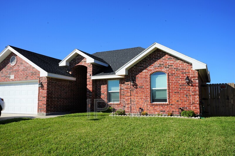 Harlingen House: 2234 S. Christian Cir