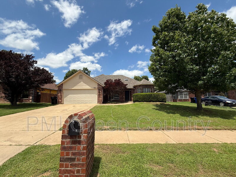 Broken Arrow House: 1800 W Jefferson St