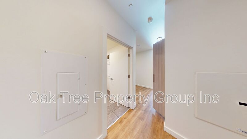 Oakland House: 532 Union St