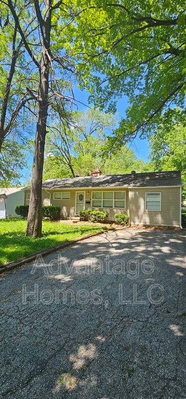 Kansas City House: 11222 Bristol Terrace