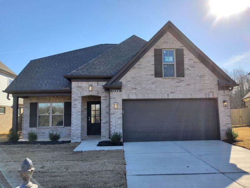 Cordova House: 1844 Bloomington Cir E