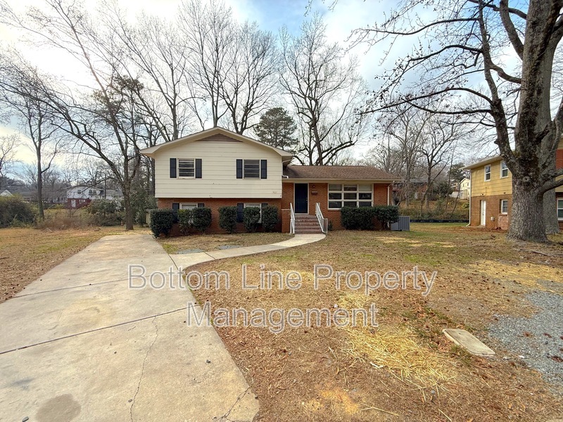 Charlotte House: 907 Bannister Pl