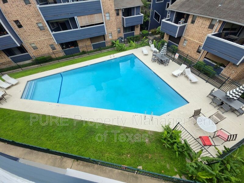 Austin Condo: 2500 Burleson Rd