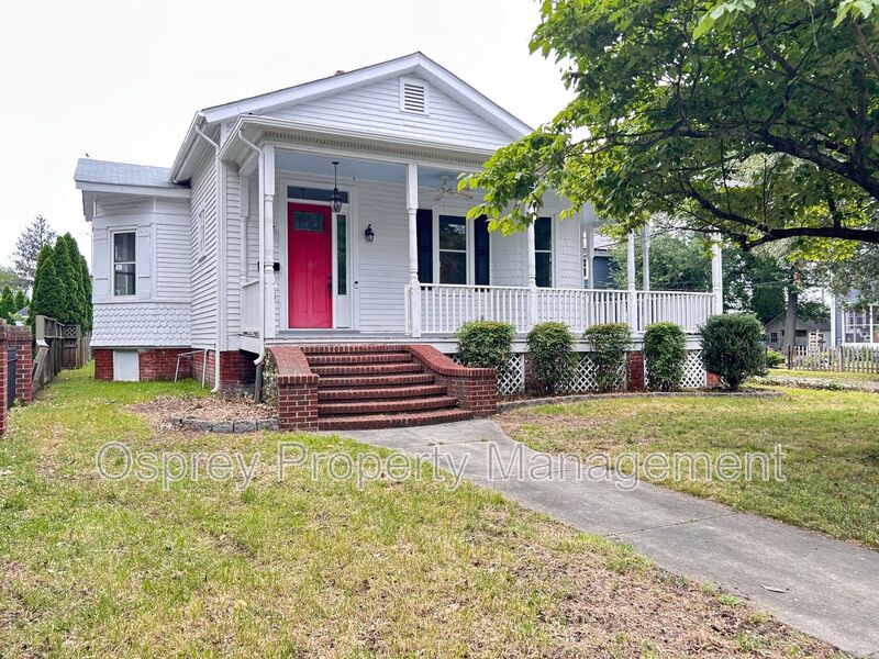 Charming 2-Bedroom Home -Close to Downtown Hampton! *ASK ABOUT OUR ZERO DEPOSIT* - Photo 1