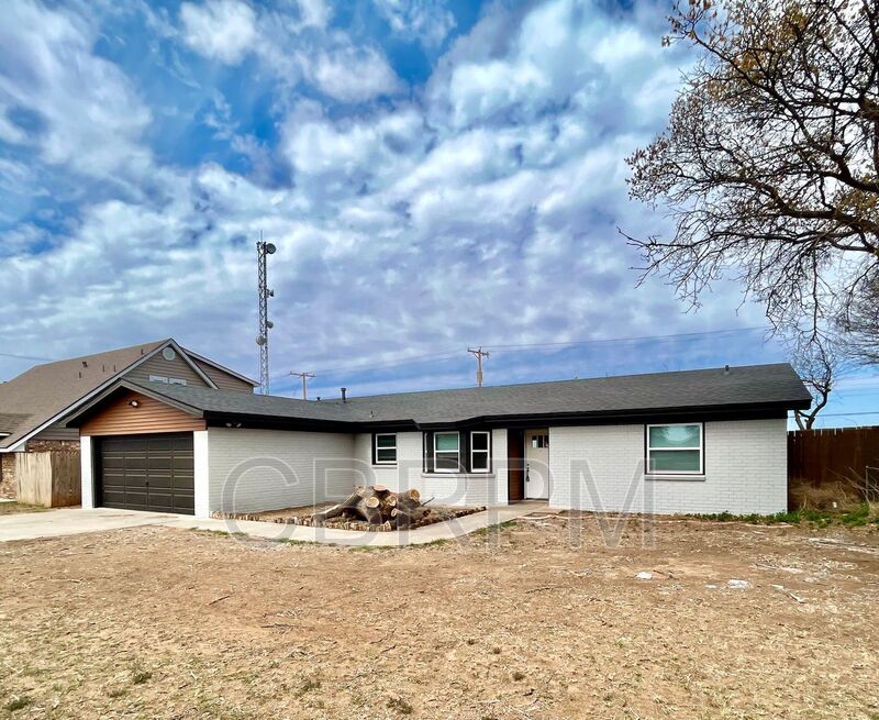 Idalou House: 923 6th Street