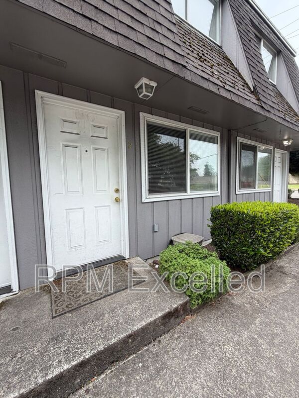 Auburn Condo: 630 M St NE