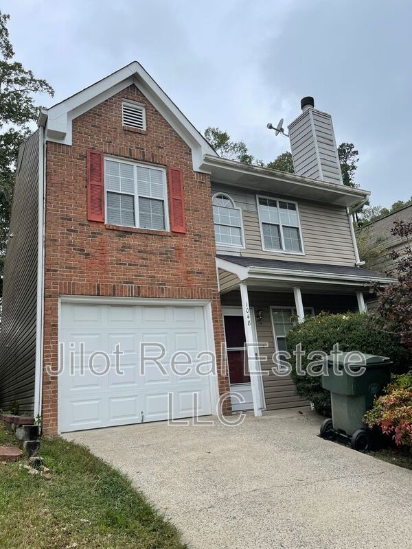 Kennesaw House: 1048 Hillsborough Chase