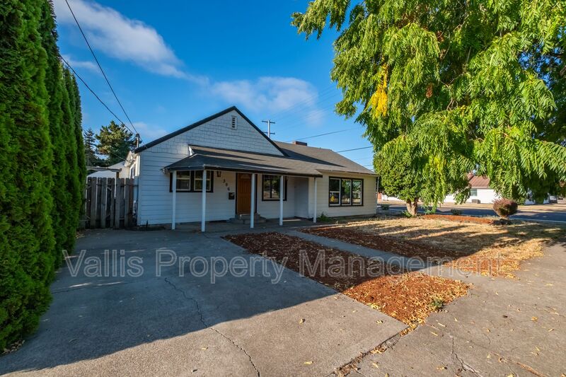 Lebanon House: 396 West Grant Street