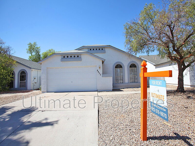 Peoria House: 8832 W Saint John Rd