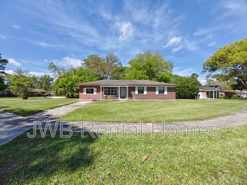 Jacksonville House: 4546 Revelstoke Dr