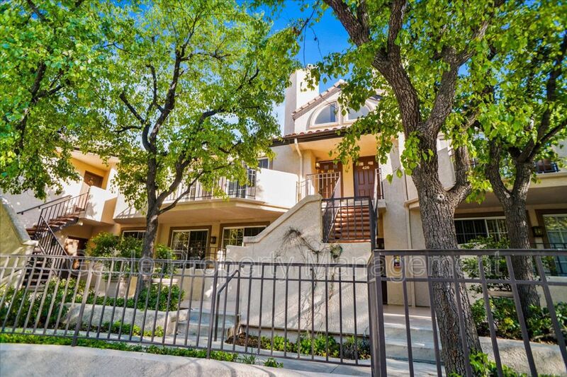 Valencia Condo: 24101 Del Monte Dr