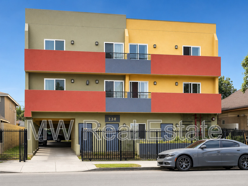 Los Angeles House: 238 E Venon Ave