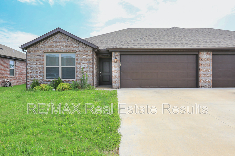 Centerton Condo: 480 Rama St