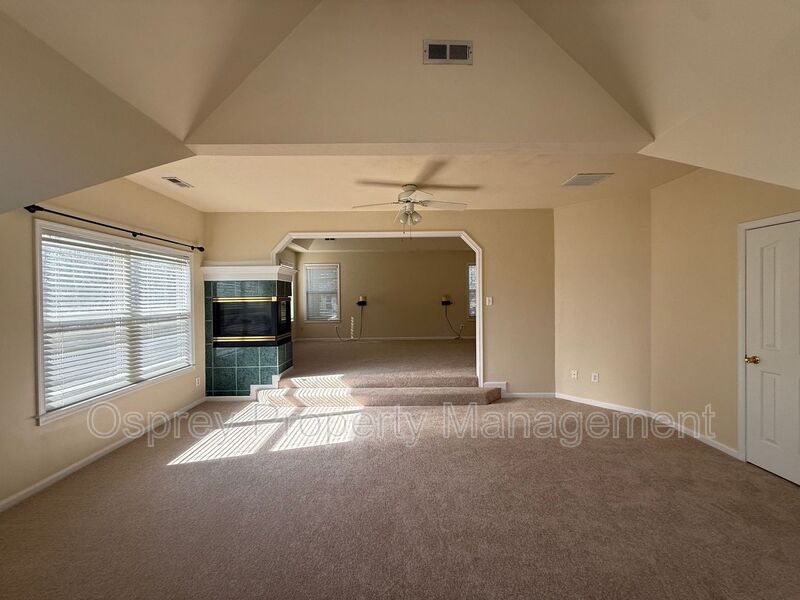Spacious 3-Bedroom Home in Burbage Grant! "ASK ABOUT OUR ZERO DEPOSIT" - Photo 8