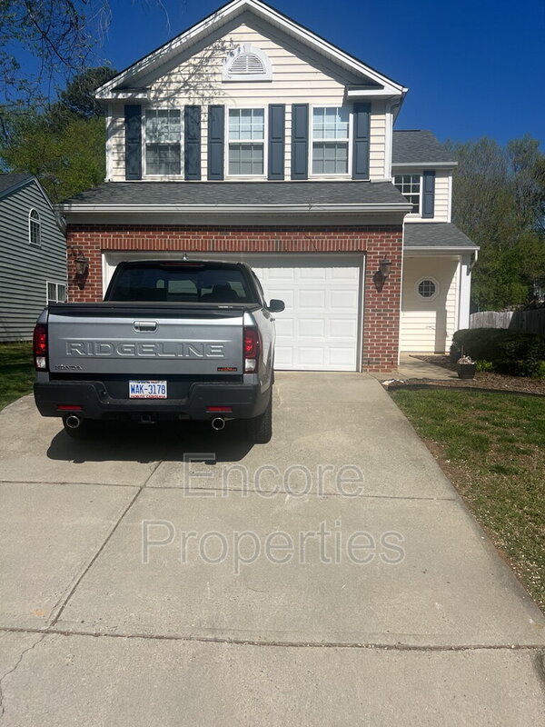 Raleigh House: 242 Inkster Cove