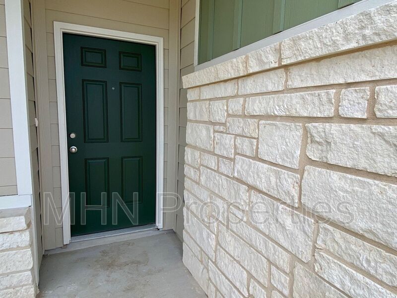 *First Time Rental, 6 months rental option available*  3 bed/2 bath BRAND NEW BUILD home, located in Seguin! - Slider navigation 5