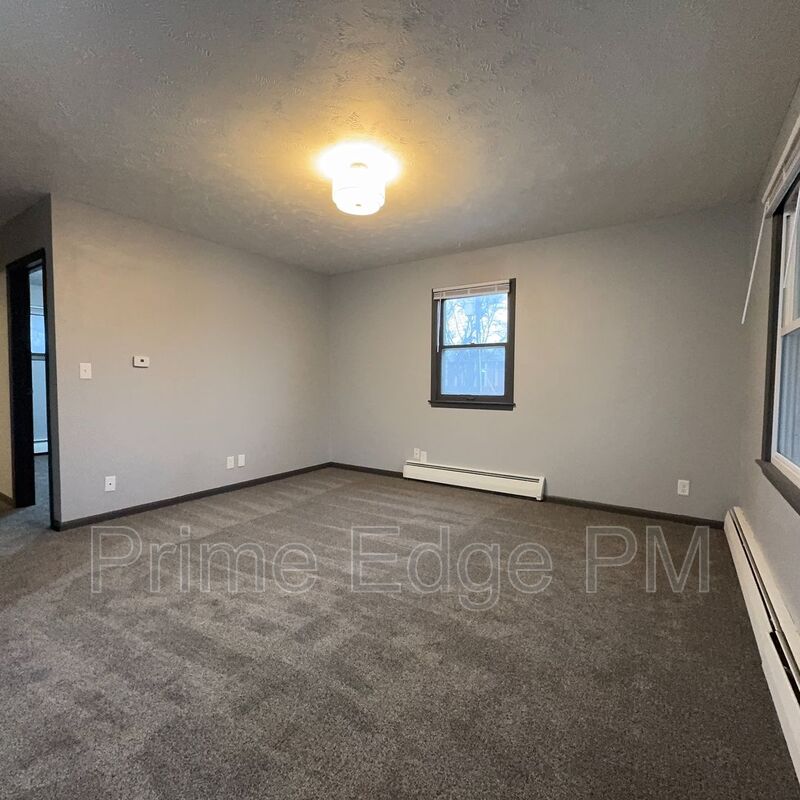 Lincoln House: 4900 Huntington Avenue - 6