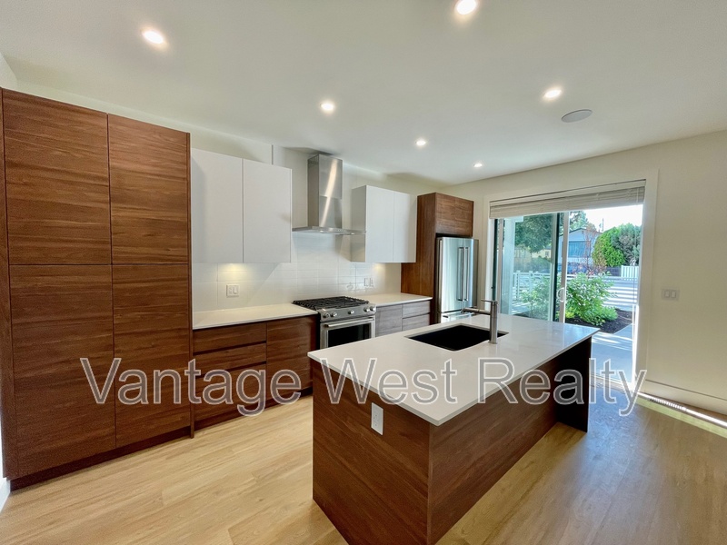 Kelowna House: 1-922 Fuller Ave