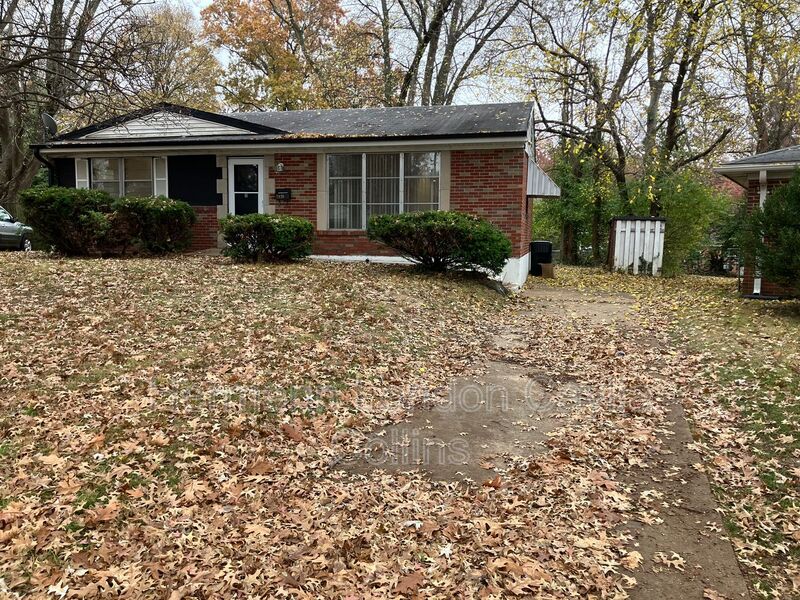 Saint Louis House: 7826 Birchmont Drive