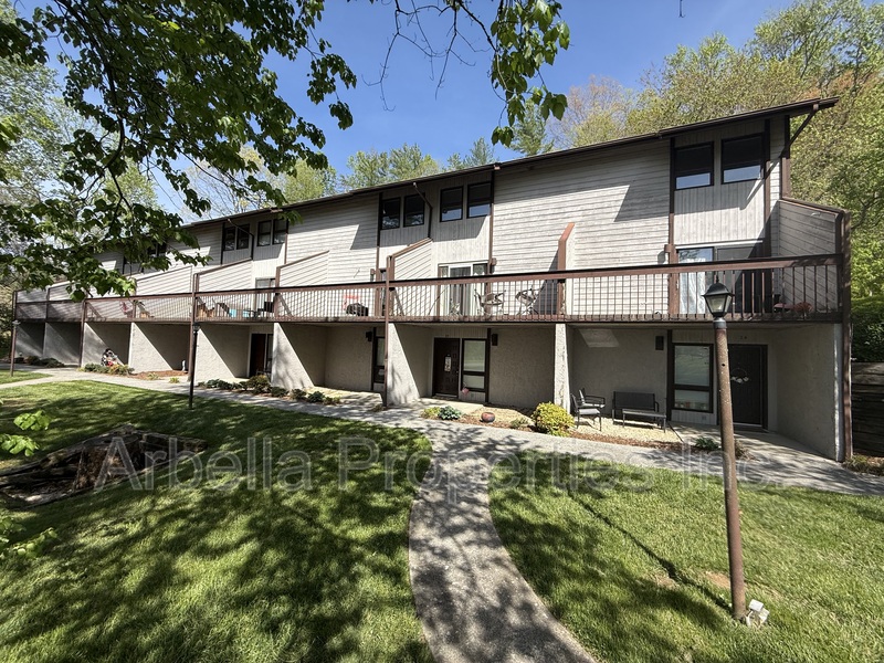 Jonesborough Condo: 420 W Jackson Blvd