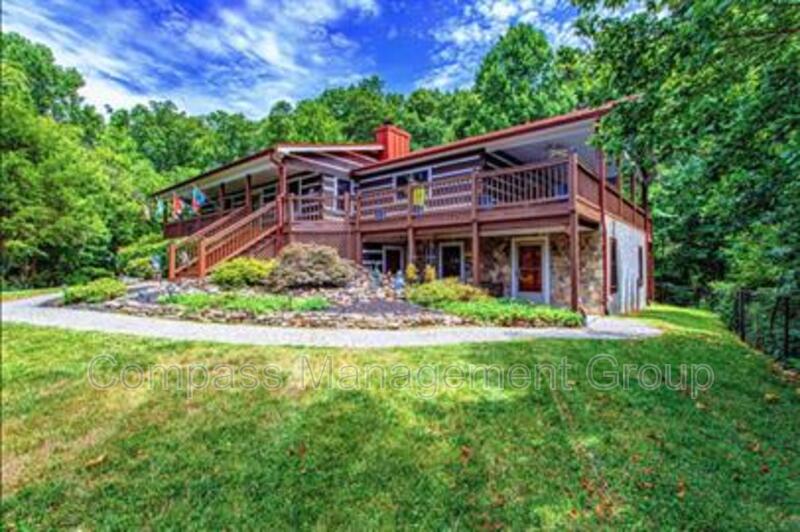 Knoxville House: 2004 Thompson Road